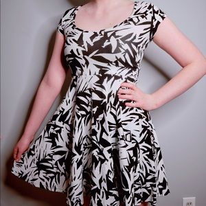 Aéropostale Black and White Print Dress